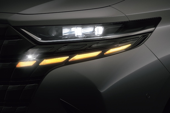 【夜間】3眼LED ヘッドランプ＋LED クリアランスランプ＋LEDコーナリングランプ＋LED シーケンシャルターンランプ